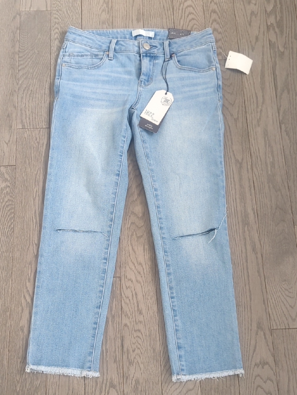 1822 Light Wash Women’s Soft Stretch Jeans with Knee Slits - Size 2/4 NWT